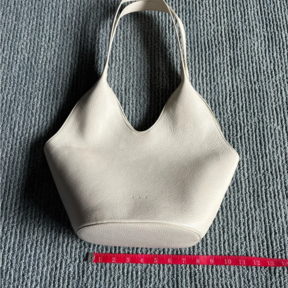 Aesther Ekme Phantom Bucket shoulder handbag in Creme used 2x - Picture 10 of 11
